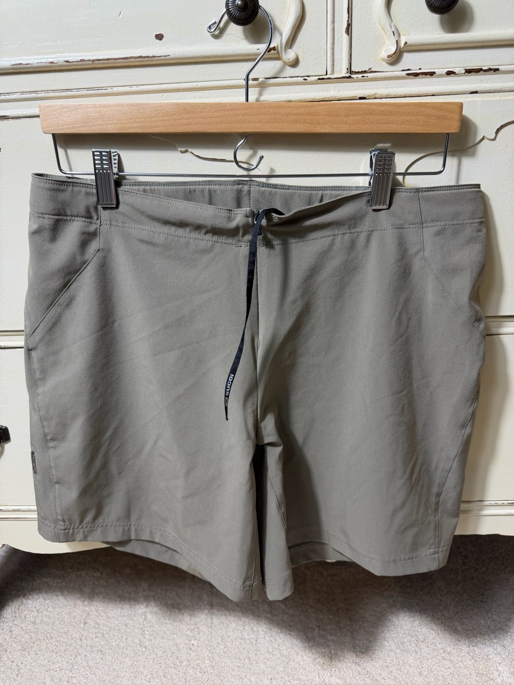 Sugoi Active Shorts Olive Green Zipper Front